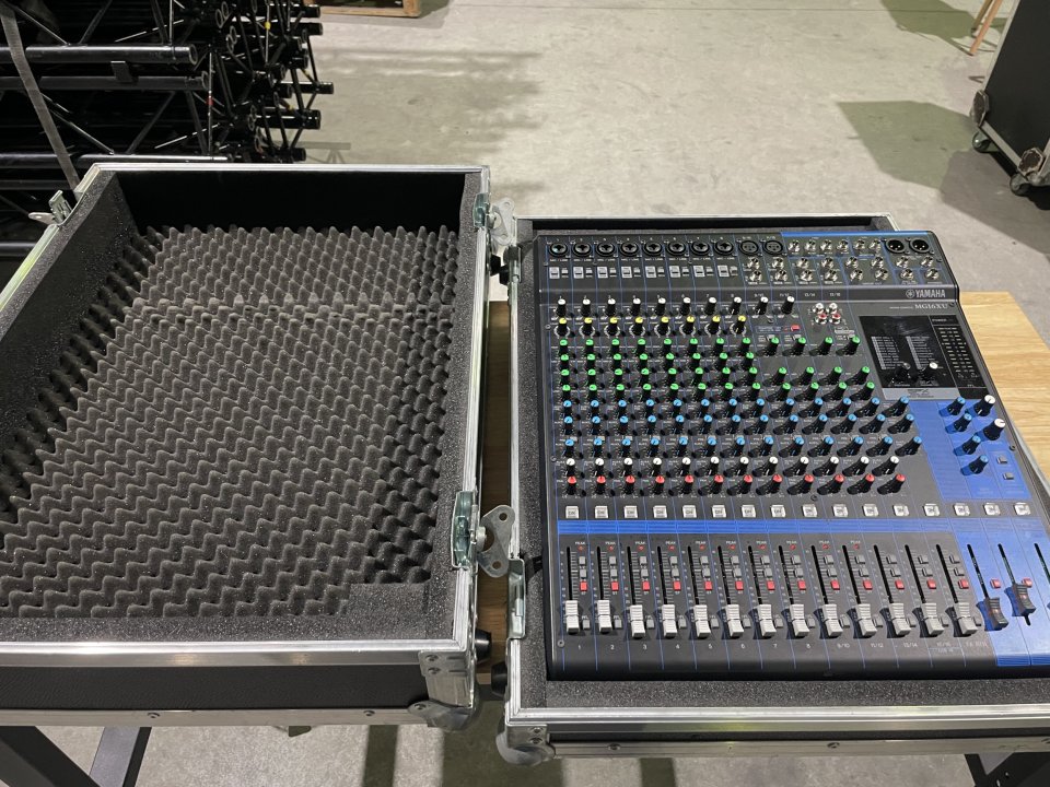 Mesa de Mezcla Yamaha MG16XU