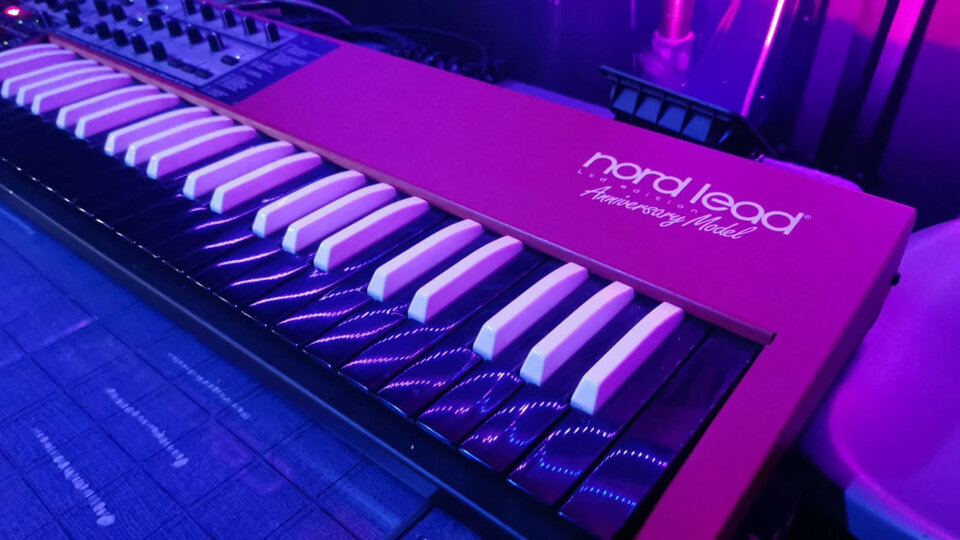 Sintetizador Nord Lead 2X Anniversary