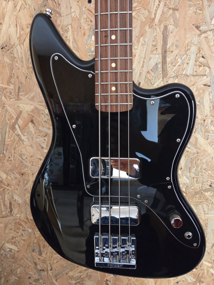 Bajo Jaguar por partes