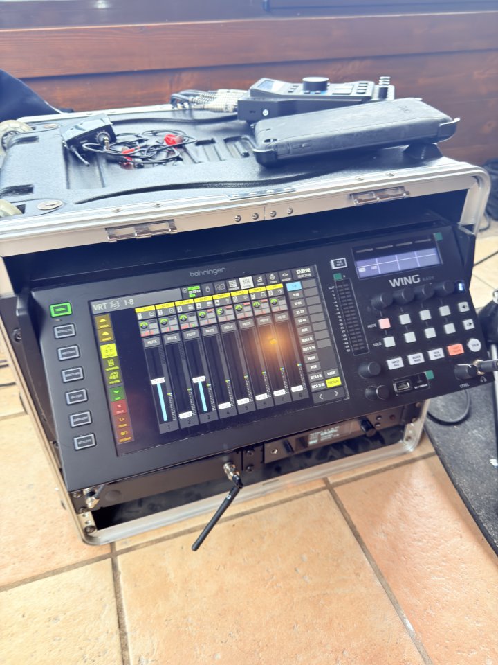 Behringer Wing Rack+ Midas DN4888 StageConnect+fly Case