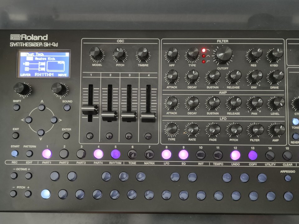 Roland sh4d de segunda mano · Foto 1 de 3 · Almería · 340 €