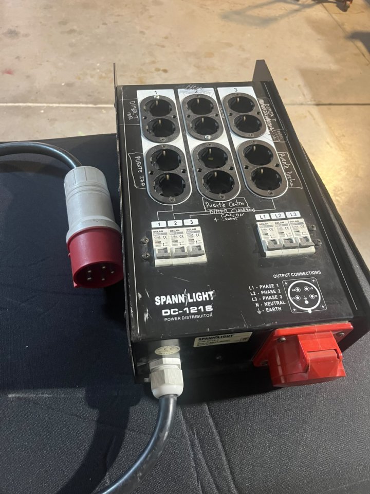 Distribuidor de corriente SPANN LIGHT de 32A. de segunda mano · Foto 1 de 6 · Murcia · 150 €