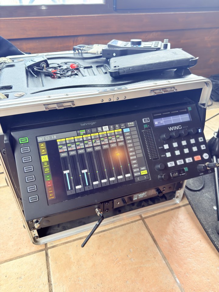 Behringer Wing Rack+ Midas DN4888 StageConnect+fly Case