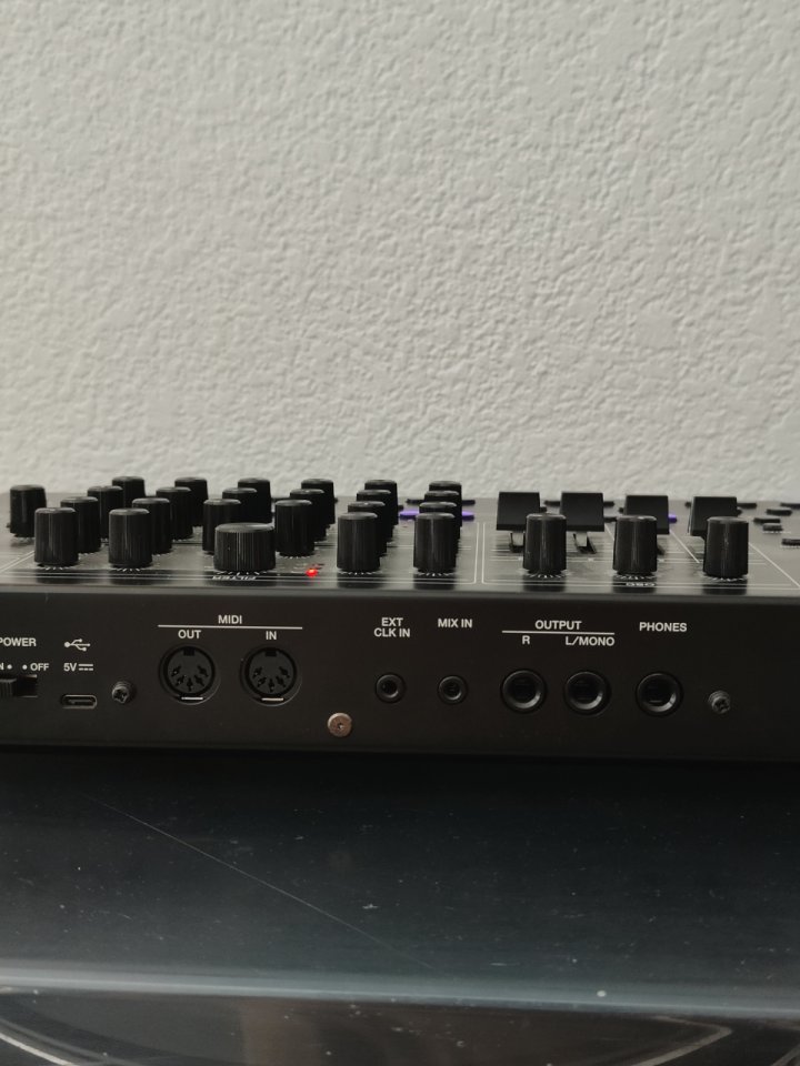 Roland sh4d de segunda mano · Foto 2 de 3 · Almería · 340 €