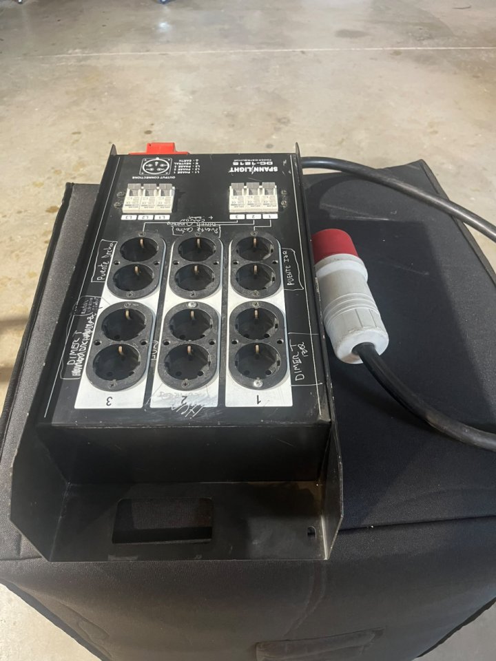 Distribuidor de corriente SPANN LIGHT de 32A. de segunda mano · Foto 2 de 6 · Murcia · 150 €