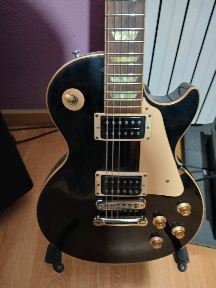 Vendo-cambio Gibson Les Paul Classic de segunda mano · Foto 1 de 2 · Zaragoza · 1700 €