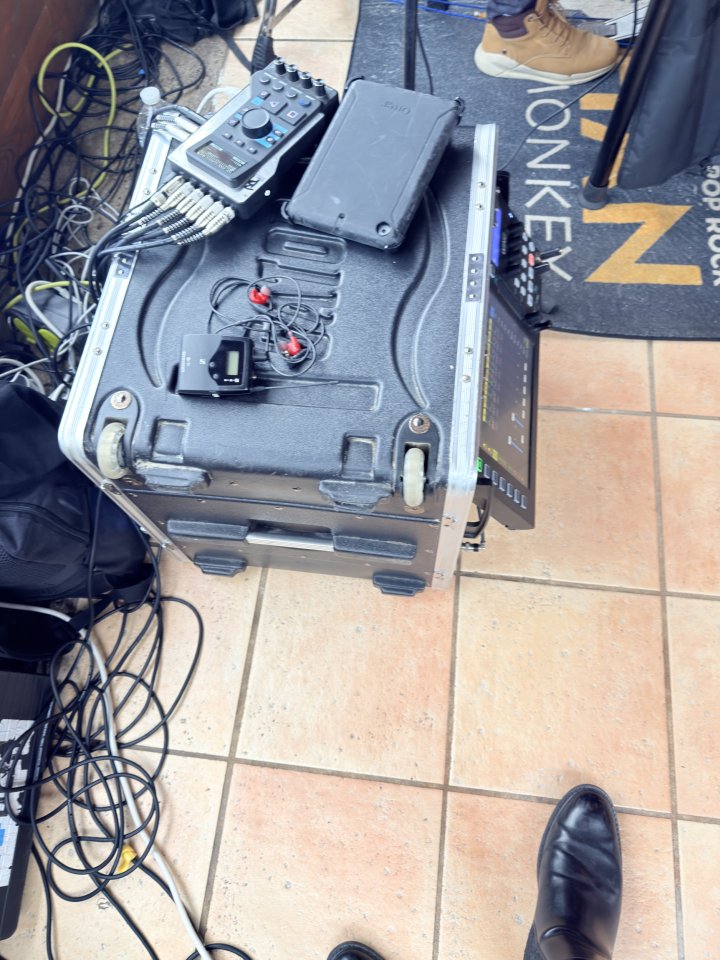 Behringer Wing Rack+ Midas DN4888 StageConnect+fly Case