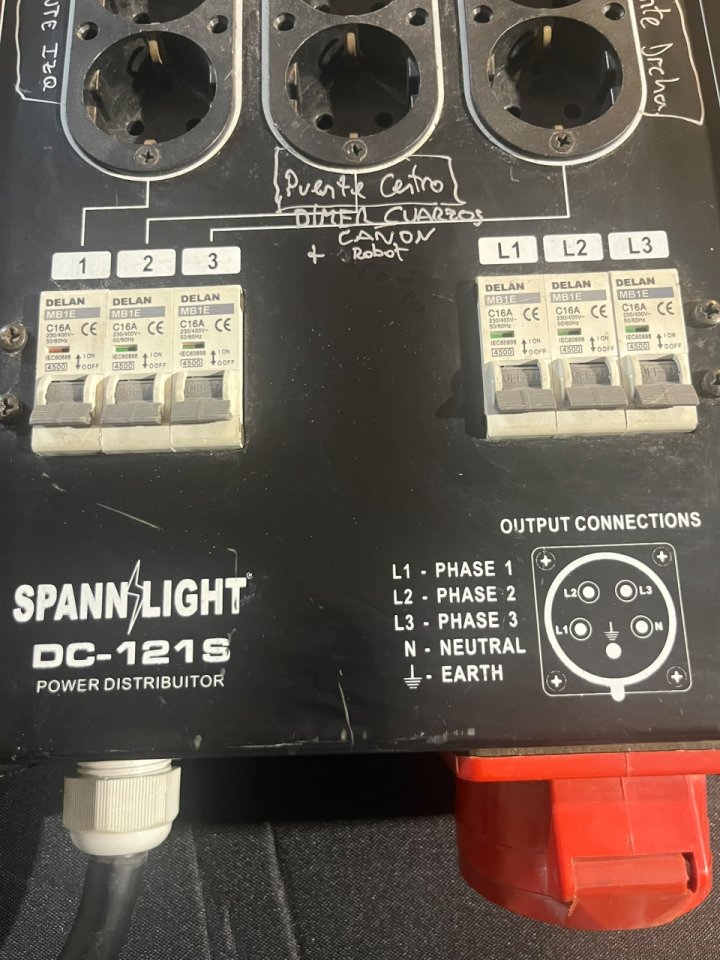 Distribuidor de corriente SPANN LIGHT de 32A. de segunda mano · Foto 4 de 6 · Murcia · 150 €