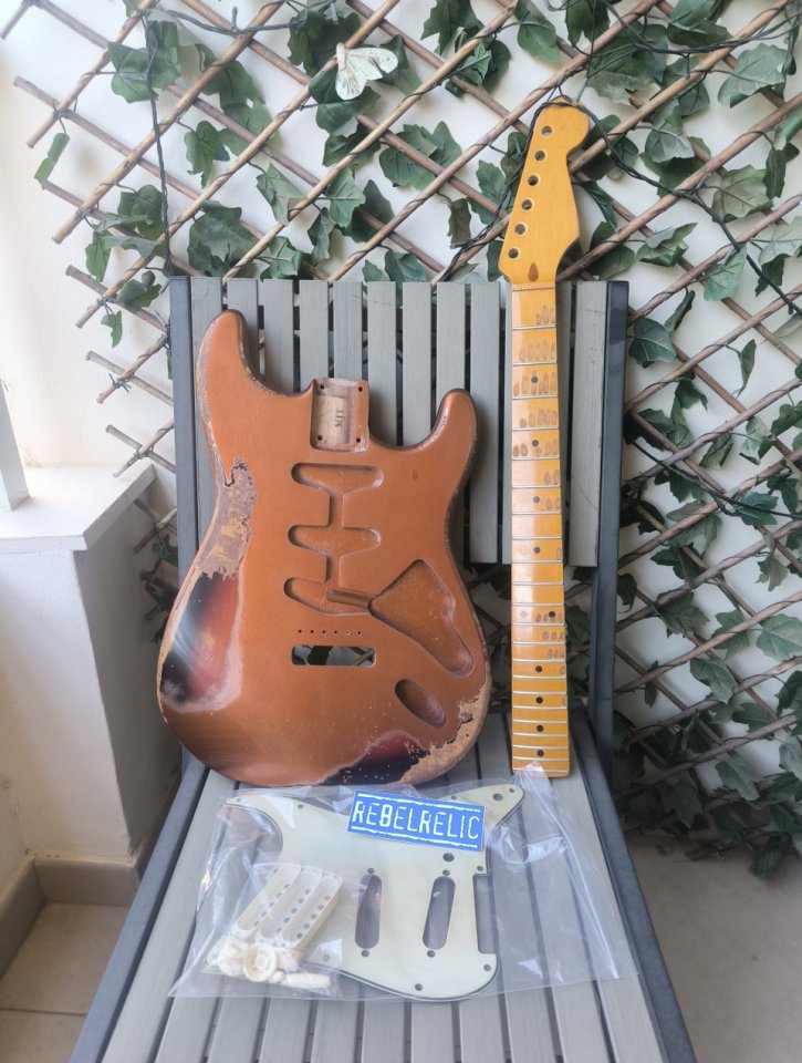 Cuerpo MJT, Mástil allparts + piezas Rebelrelic ¡BRUTAL! de segunda mano · Foto 1 de 9 · Murcia · 300 €