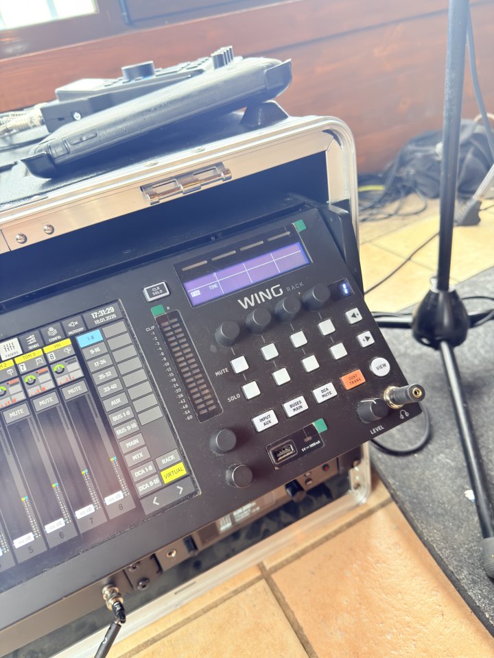 Behringer Wing Rack+ Midas DN4888 StageConnect+fly Case