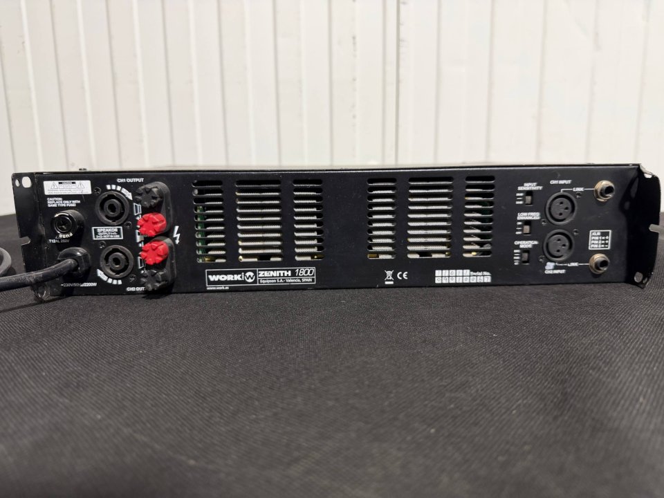Etapa de potencia Work Zenith 1800 de segunda mano · Foto 2 de 2 · Cáceres · 250 €