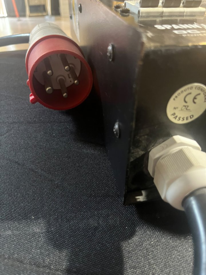 Distribuidor de corriente SPANN LIGHT de 32A. de segunda mano · Foto 6 de 6 · Murcia · 150 €