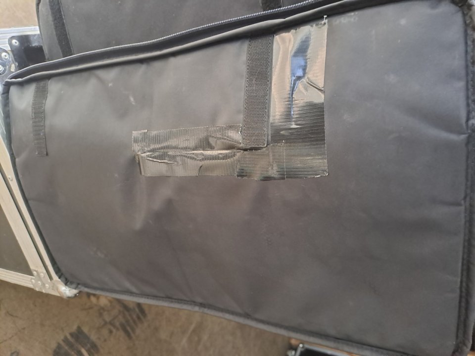 Dos Altavoces Autoamplificados Rcf 910-A Con Fundas Incluidas