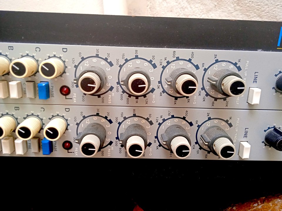 2 Canales de una Neotek1E, consola fabricada en Chicago, EEUU, Superprecio!