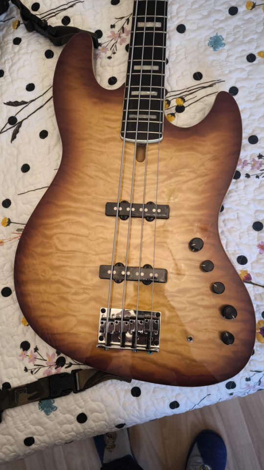 Sire Marcus Miller V9 Alder 4 BRS 2nd Gen más funda.