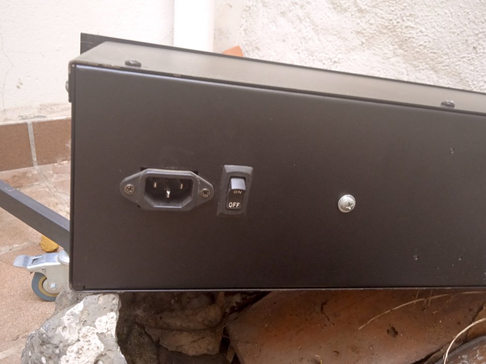 2 Canales de una Neotek1E, consola fabricada en Chicago, EEUU, Superprecio!