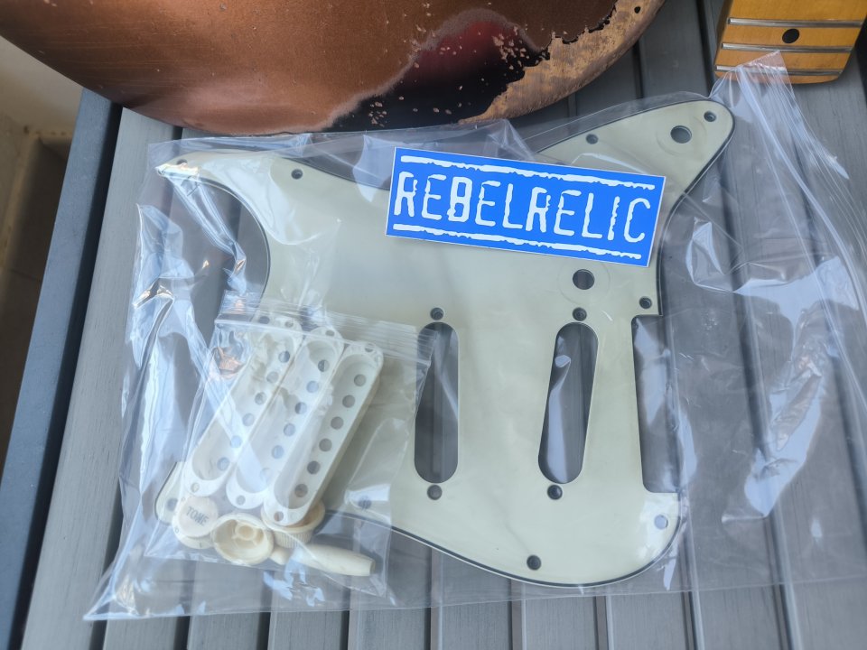 Cuerpo MJT, Mástil allparts + piezas Rebelrelic ¡BRUTAL! de segunda mano · Foto 9 de 9 · Murcia · 300 €