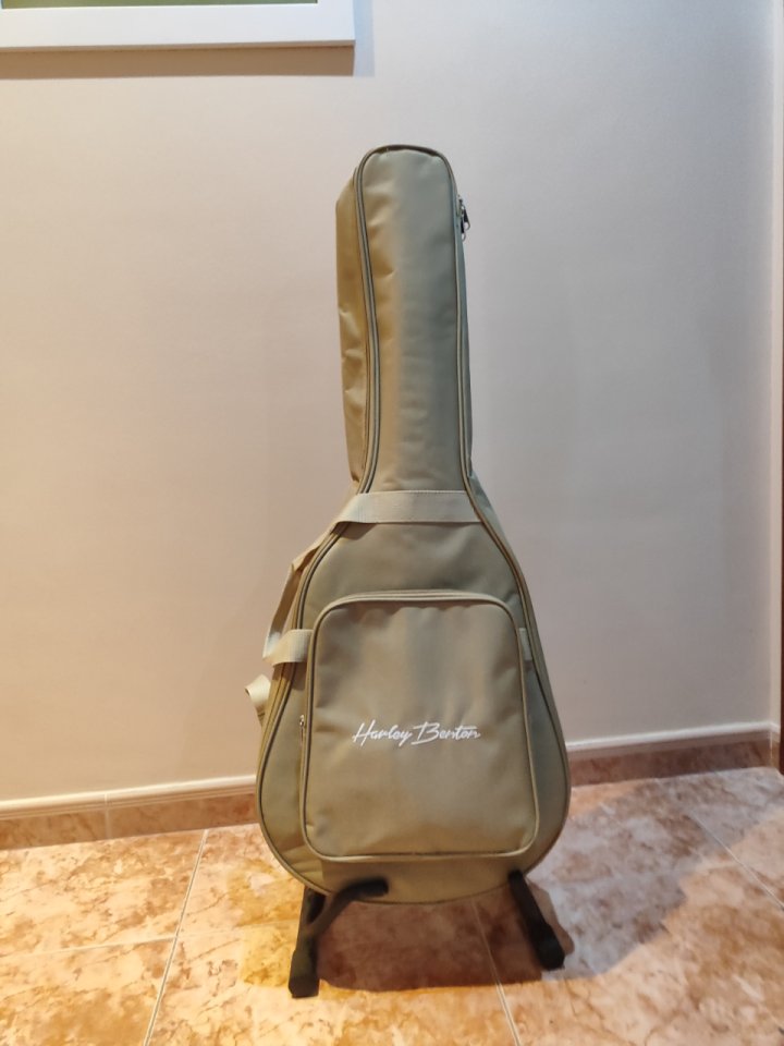 Guitarra acústica compacta Harley Benton Travel-E de segunda mano · Foto 3 de 3 · A Coruña · 80 €