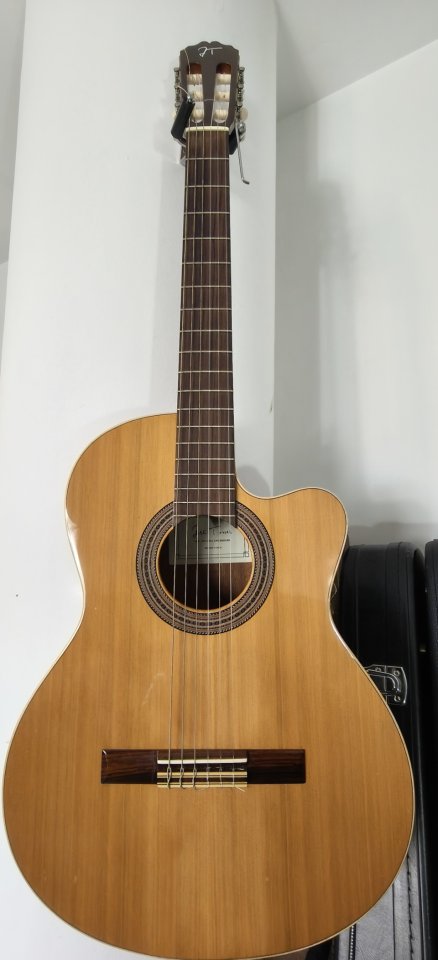 Guitarra clásica electrificada JTC-10CC Crossover de segunda mano · Foto 1 de 6 · Girona · 350 €