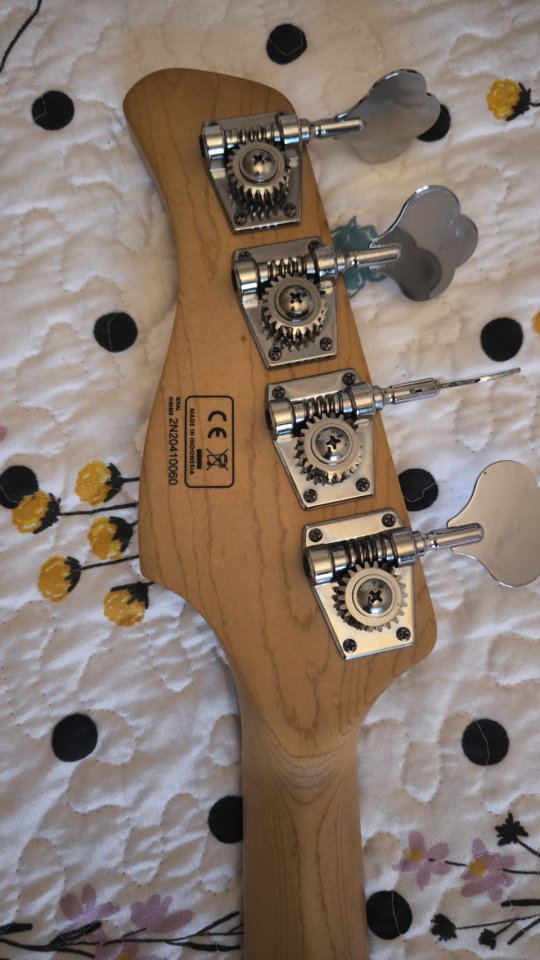 Sire Marcus Miller V9 Alder 4 BRS 2nd Gen más funda.