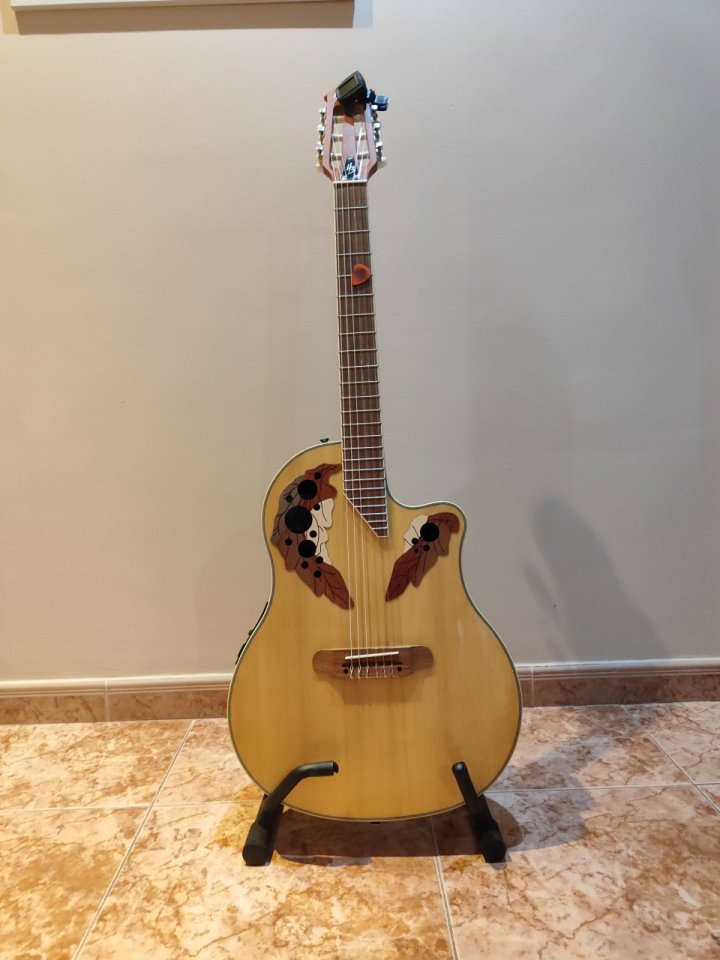 Imitación Ovation de Harley Benton cuerdas de nylon de segunda mano · Foto 1 de 4 · A Coruña · 60 €