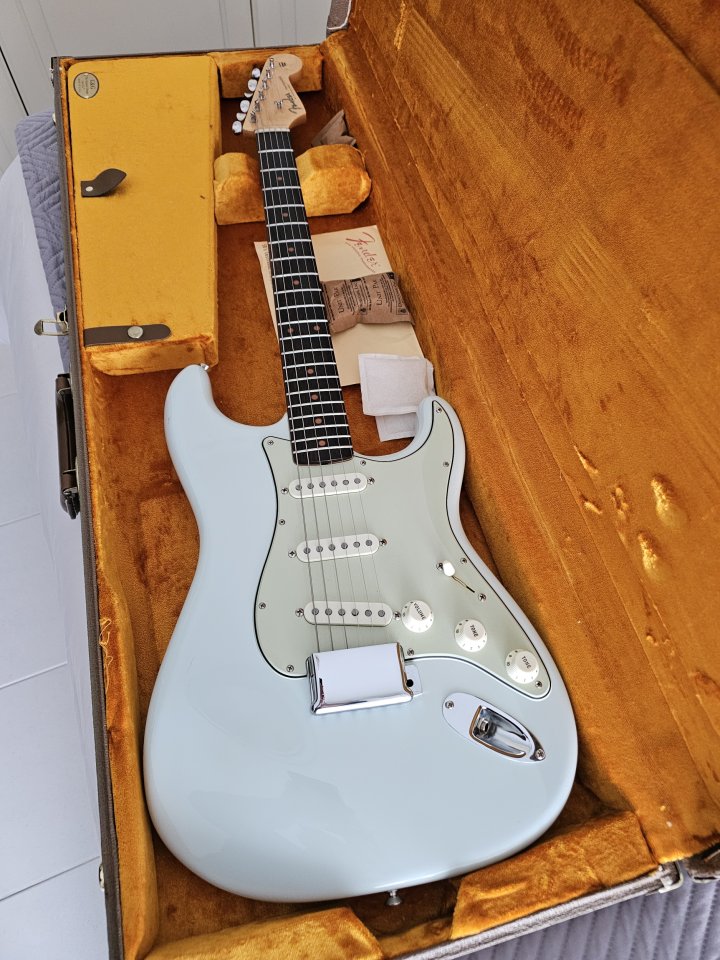 Fender Stratocaster American Vintage '59 - Edición limitada Faded Sonic Blue de segunda mano · Foto 1 de 9 · Barcelona · 1900 €