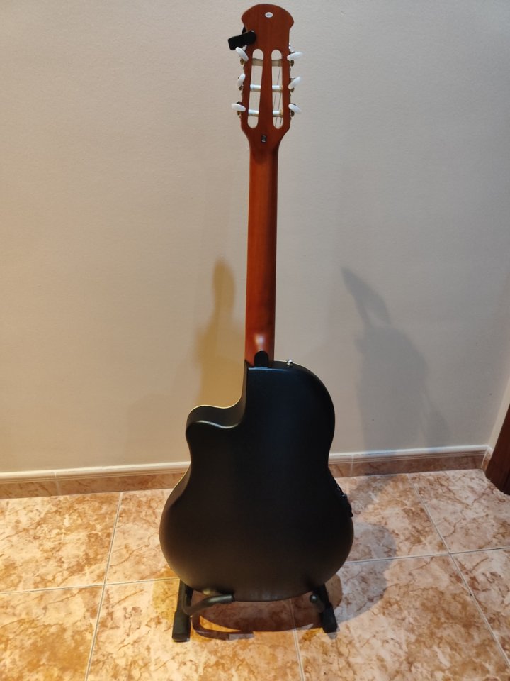 Imitación Ovation de Harley Benton cuerdas de nylon de segunda mano · Foto 3 de 4 · A Coruña · 60 €