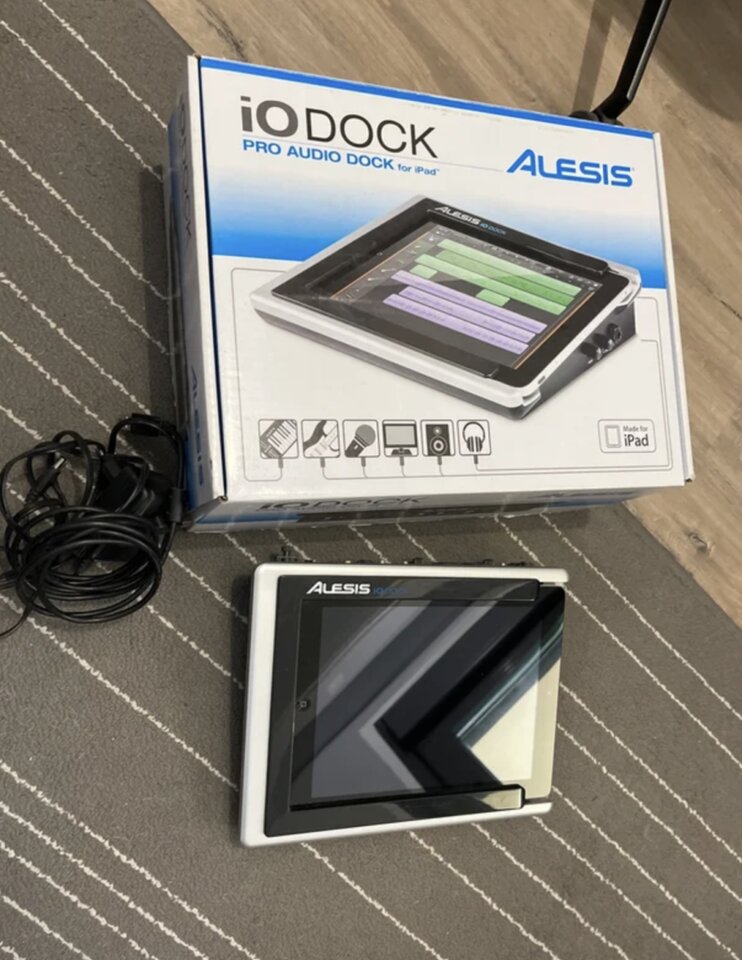 Alesis iO Dock Pro Audio + iPad