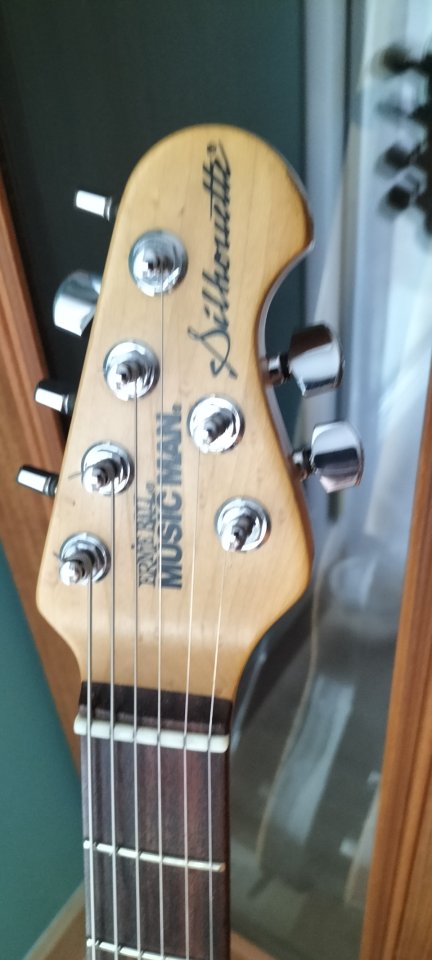Music man silhouette '96 de segunda mano · Foto 4 de 9 · Cantabria · 1500 €