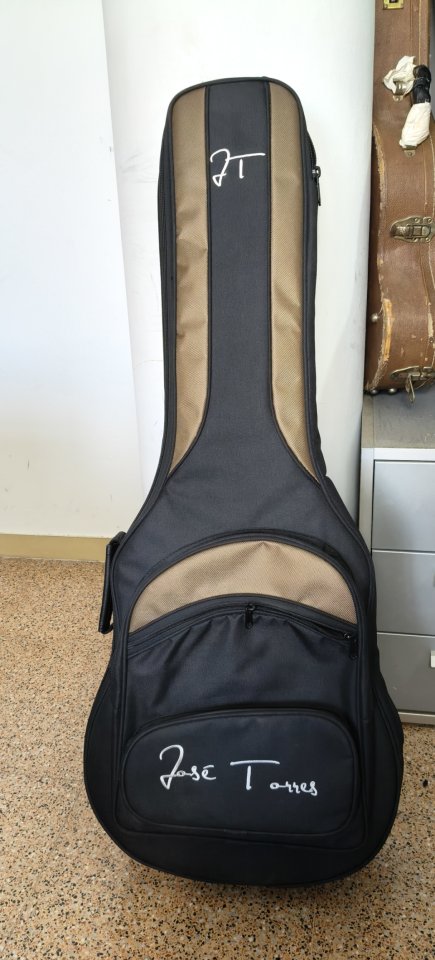 Guitarra clásica electrificada JTC-10CC Crossover de segunda mano · Foto 6 de 6 · Girona · 350 €