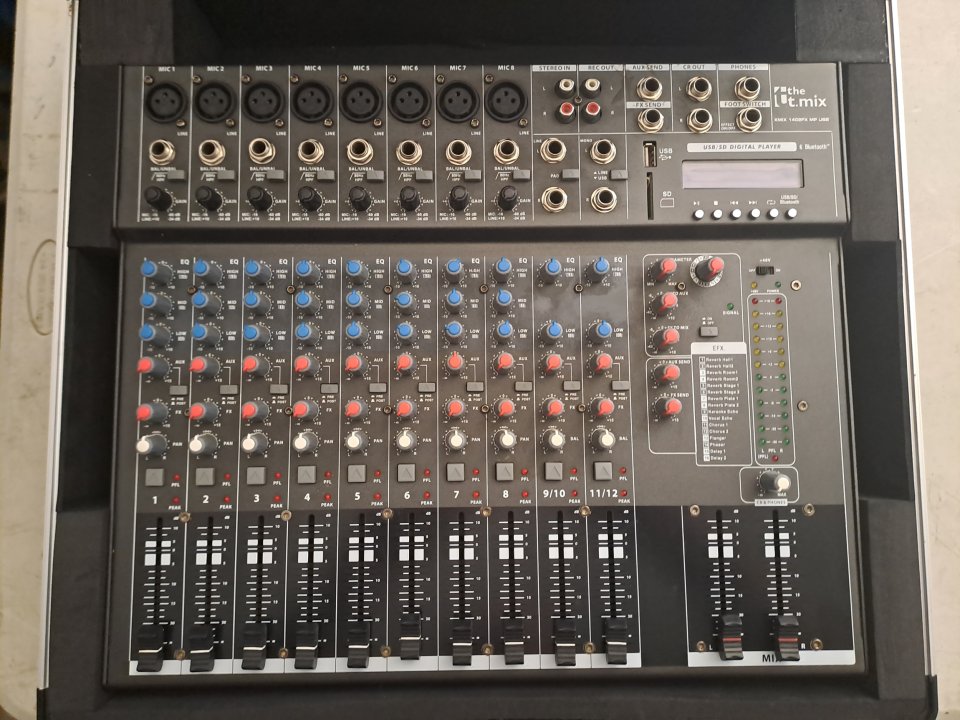 Mesa Mezclas Thomann The Mix FX 1402 + Flightcase