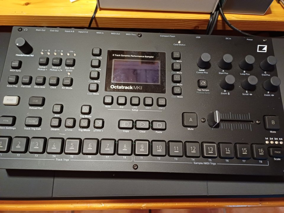 Elecktron Octatrack Mk2 Black. (Cambios) de segunda mano · Foto 1 de 4 · Zaragoza · 1050 €
