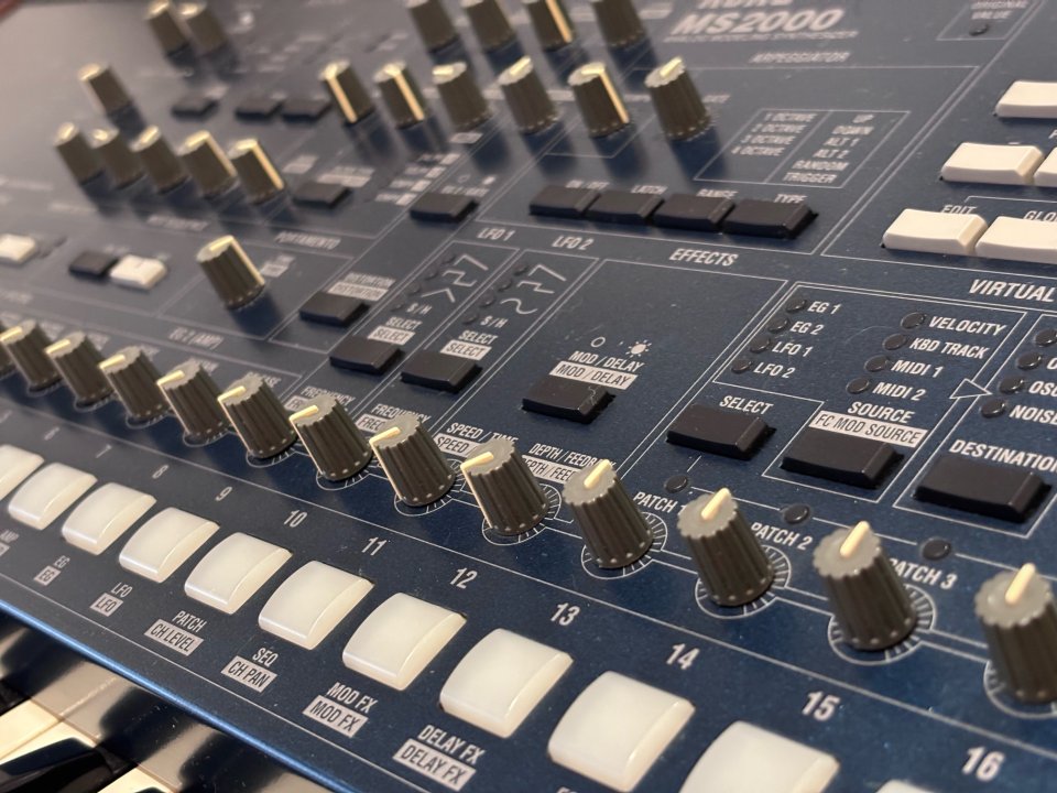 KORG MS-2000 de segunda mano · Foto 1 de 8 · A Coruña · 500 €