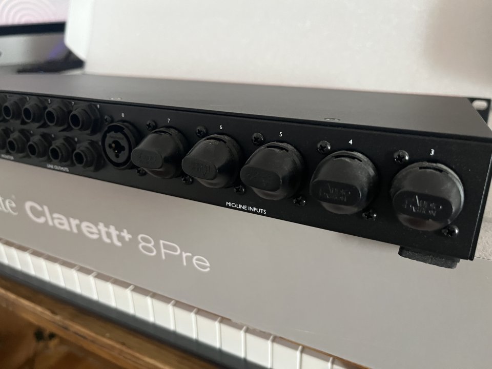 Focusrite Clarett 8 pre de segunda mano · Foto 4 de 7 · Málaga · 600 €