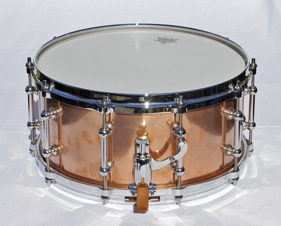 Caja de 14"x6,5" con casco de cobre y aros die cast de segunda mano · Foto 1 de 10 · Segovia · 350 €
