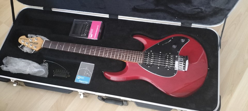 Music man silhouette '96 de segunda mano · Foto 9 de 9 · Cantabria · 1500 €