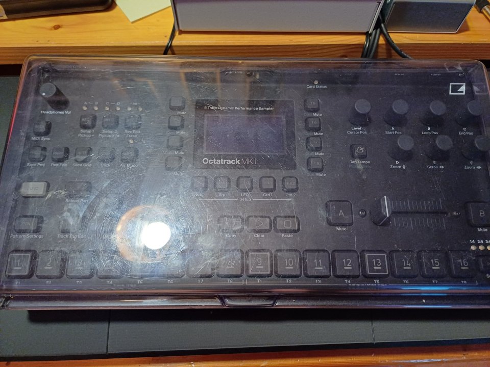 Elecktron Octatrack Mk2 Black. (Cambios) de segunda mano · Foto 4 de 4 · Zaragoza · 1050 €