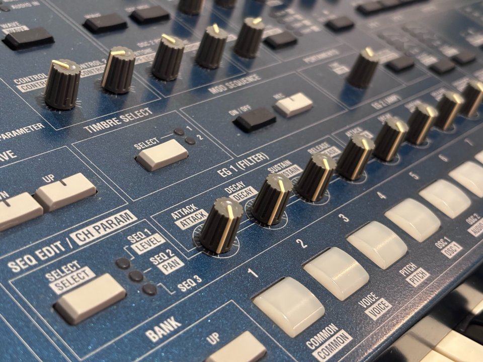 KORG MS-2000 de segunda mano · Foto 4 de 8 · A Coruña · 500 €