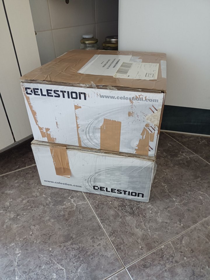 2 Celestion G12T 75 16 ohmios de segunda mano · Foto 1 de 3 · Navarra · 60 €