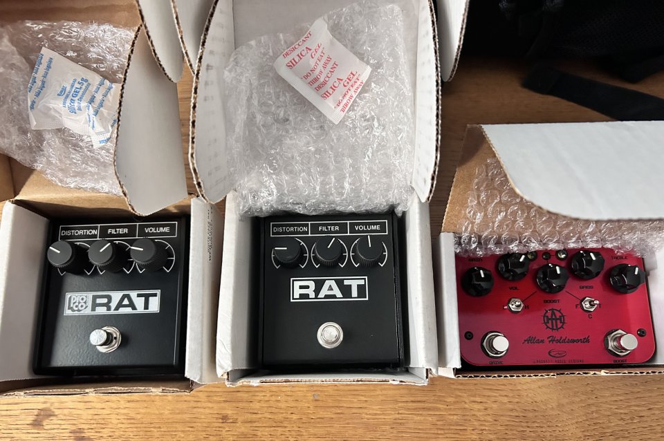 Pedales: Rocket Holdsworth y Proco Rat2 y Whiteface de segunda mano · Foto 1 de 4 · Alicante · 850 €