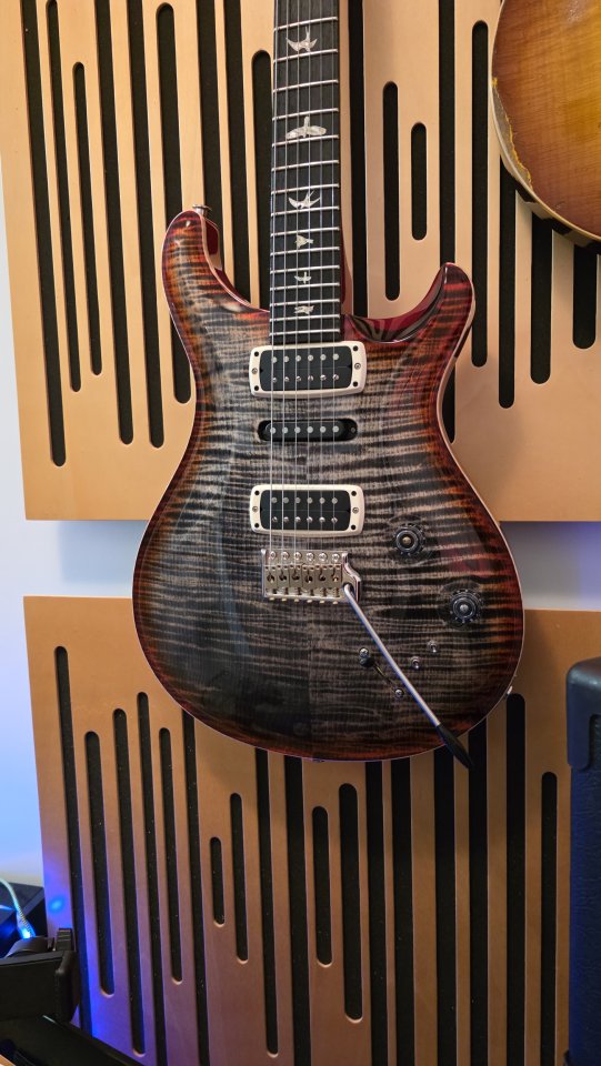 PRS MODERN EAGLE V Cherry Burst
