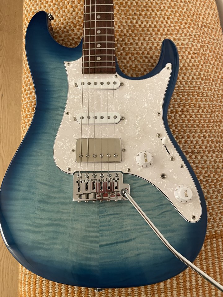 Ibanez Standart de segunda mano · Foto 1 de 8 · Gipuzkoa