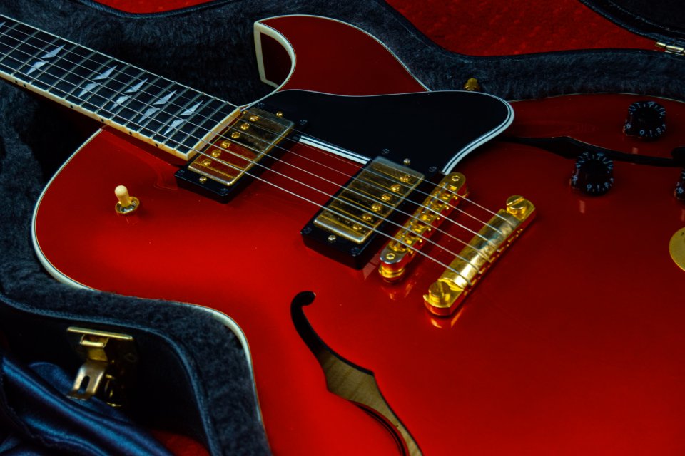 Gibson ES-137 Custom – Candy Apple Red (2011)