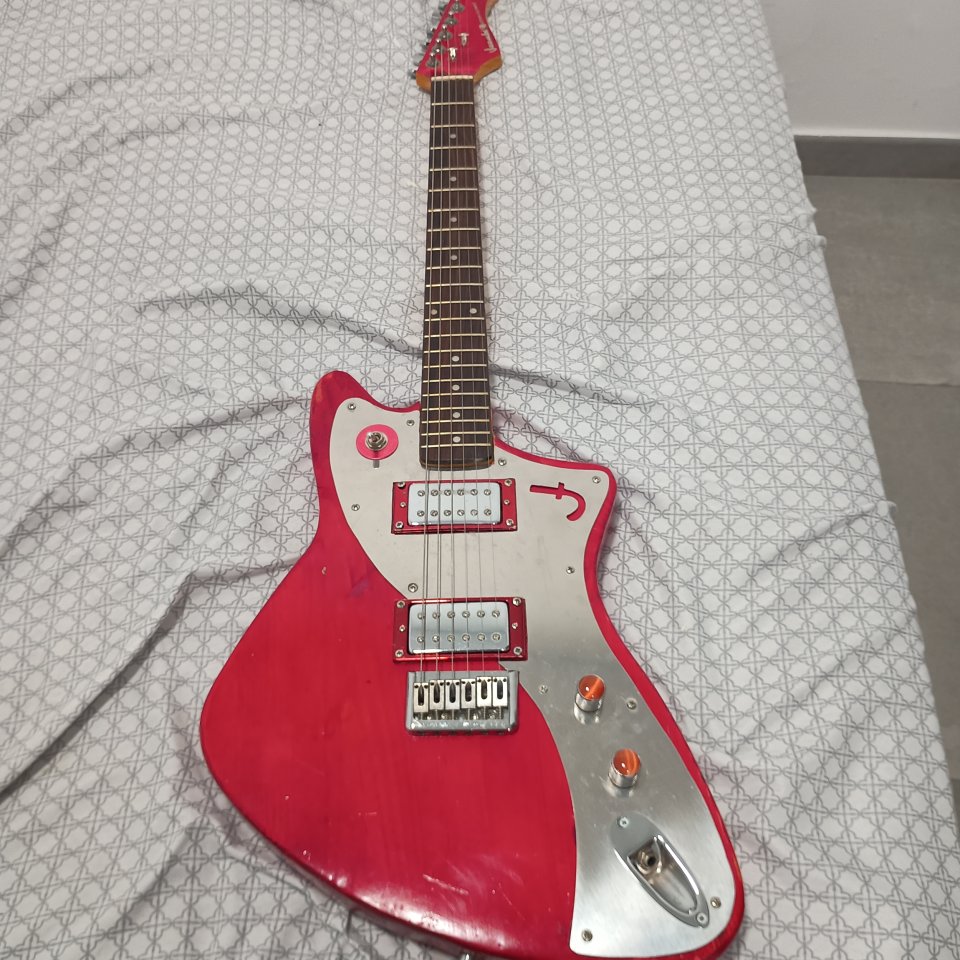 Guitarra eléctrica de segunda mano · Foto 1 de 6 · Málaga · 120 €