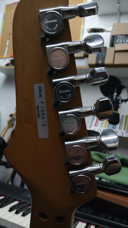 Guitarra electrica Ibanez + Ampli Line 6 de segunda mano · Foto 3 de 10 · A Coruña · 550 €