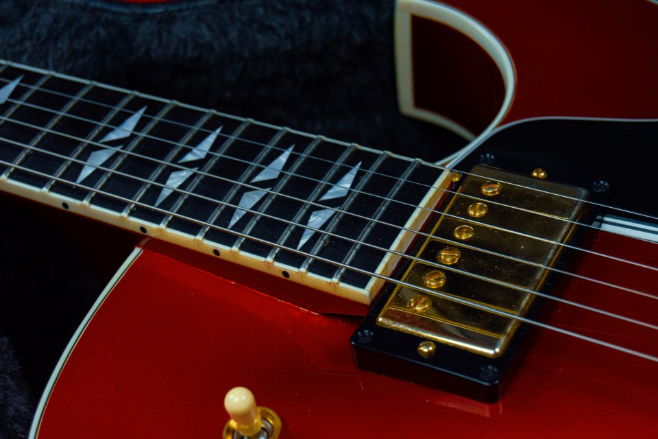 Gibson ES-137 Custom – Candy Apple Red (2011)