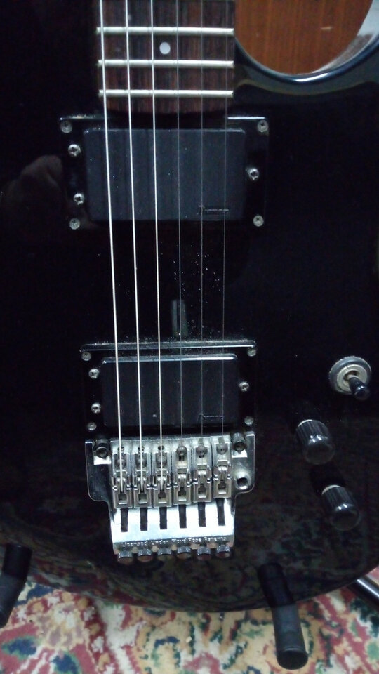 Guitarra electrica Ibanez + Ampli Line 6 de segunda mano · Foto 4 de 10 · A Coruña · 550 €