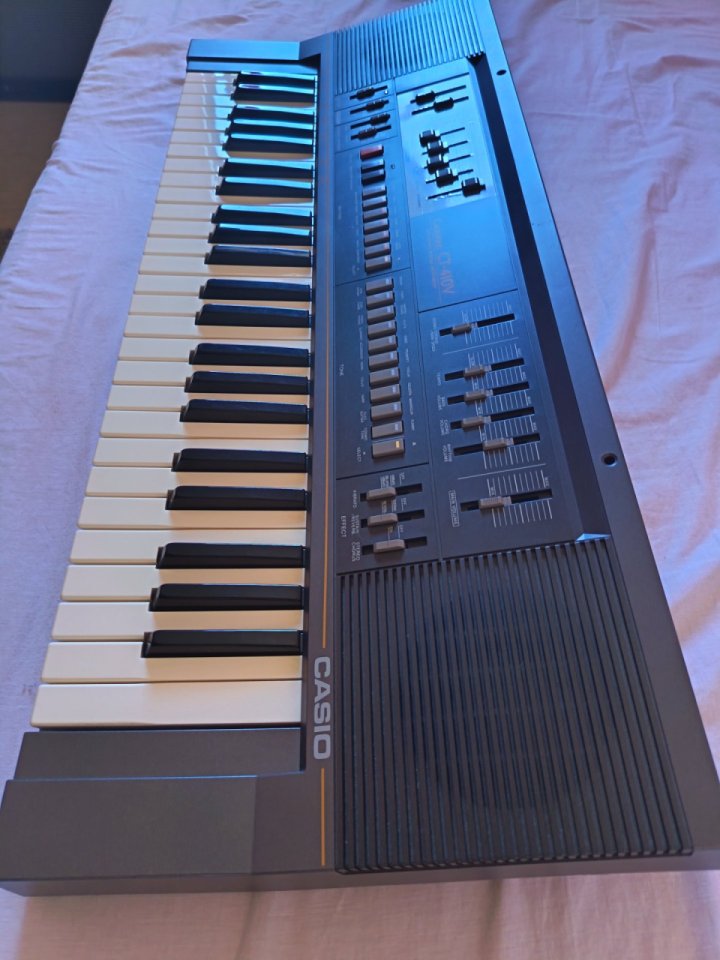 Casio CT 410V de segunda mano · Foto 1 de 4 · Illes Balears · 250 €