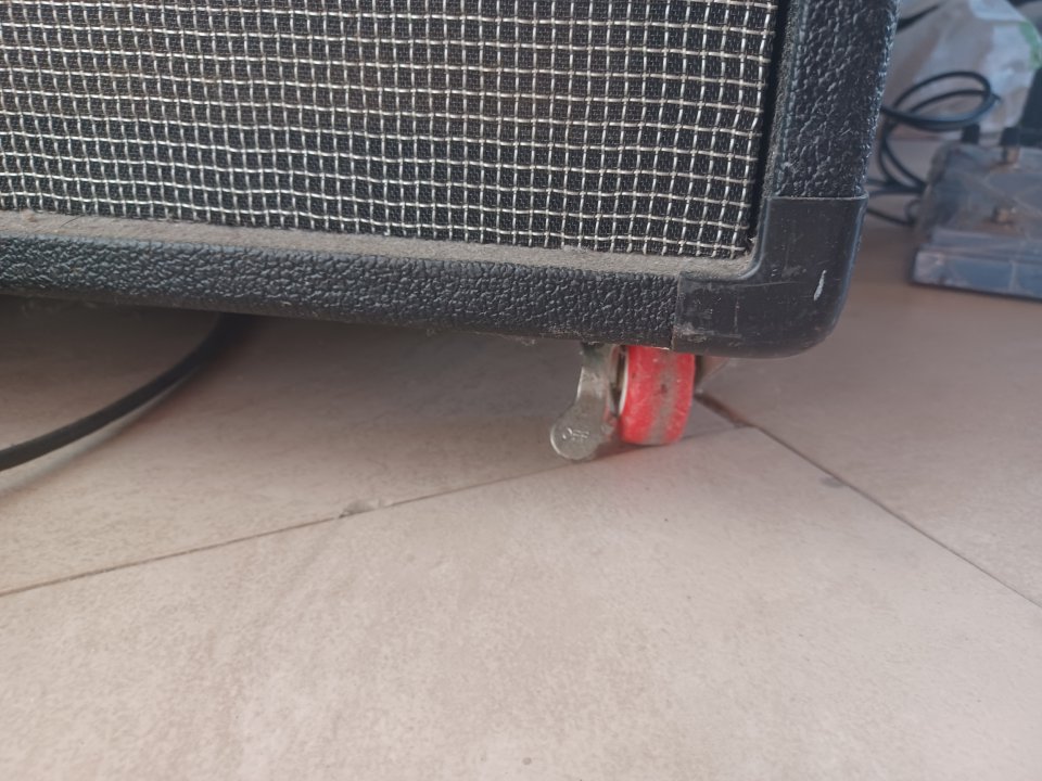 Peavey Valveking 212 + Eminence The Governor de segunda mano · Foto 4 de 8 · Sevilla · 300 €