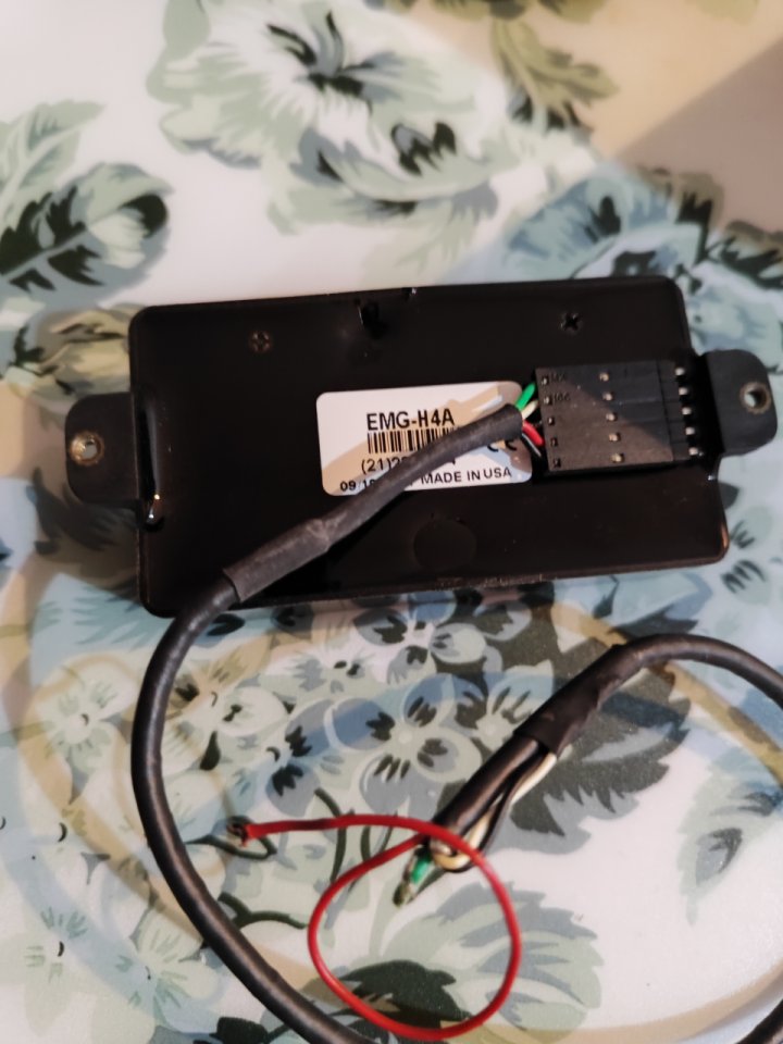 EMG-HZ H4A negra de segunda mano · Foto 2 de 2 · A Coruña · 45 €